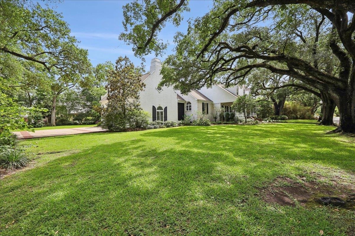 Property Photo: 1007 Pine TX 77630