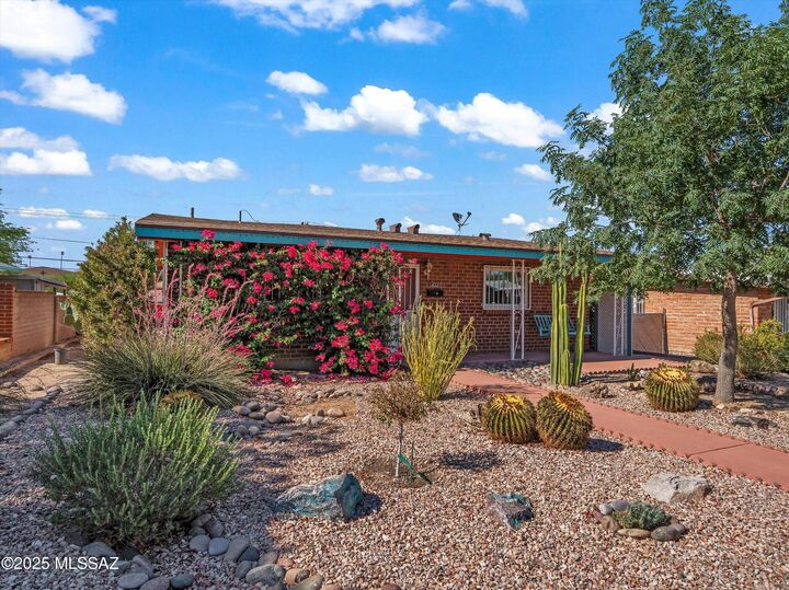 Property Photo:  1433 E Silver Street  AZ 85719 