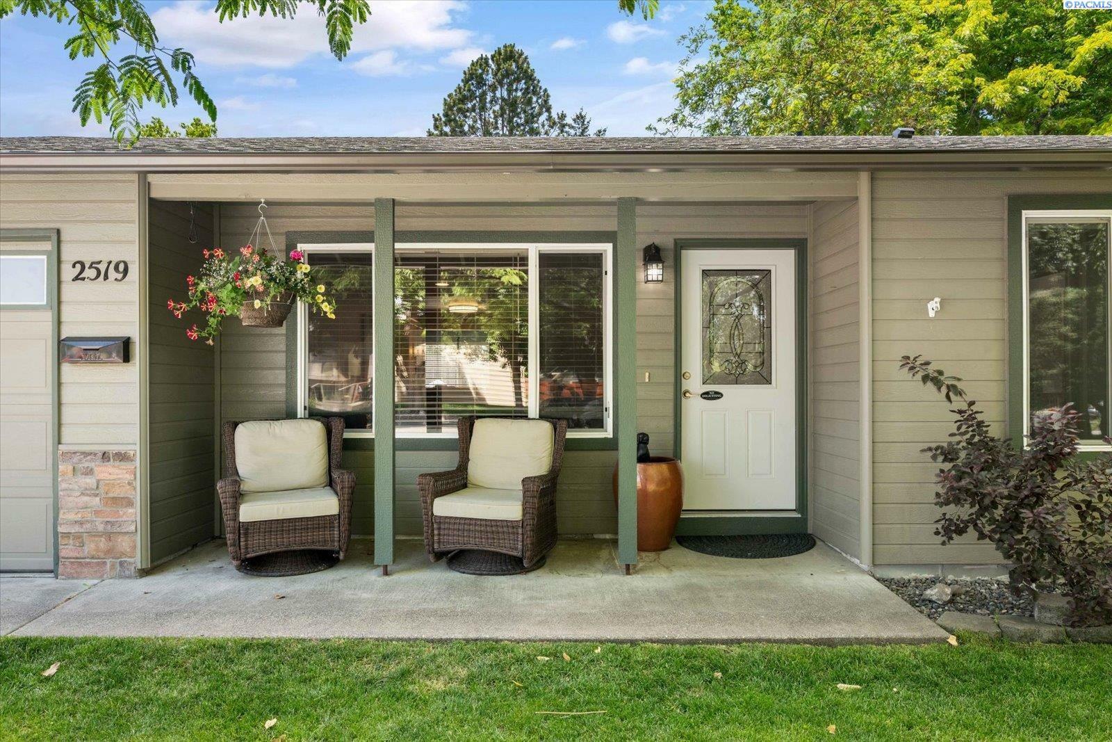 Property Photo: 2519 W Grand Rhonde Pl WA 99336