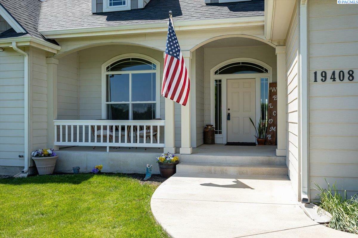 Property Photo: 19408 19408 Quail Run Pr. SW WA 99350-0018
