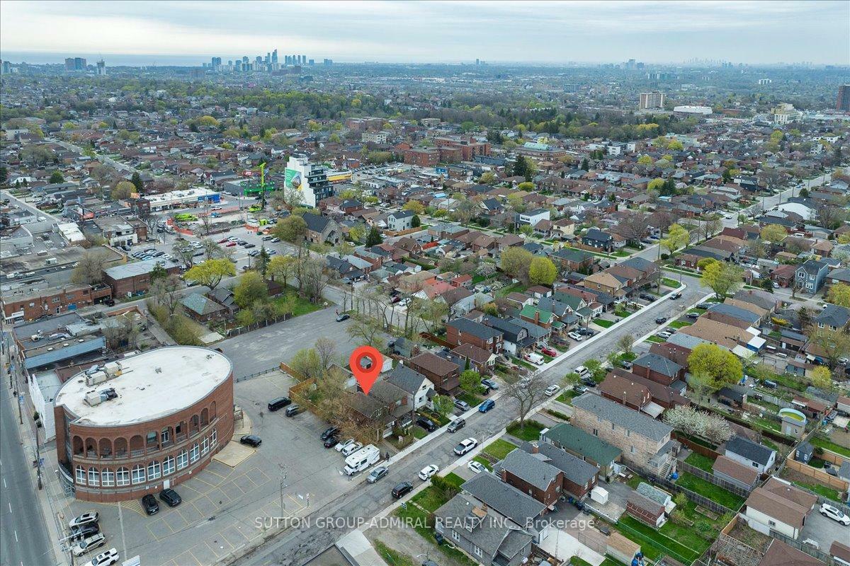 Property Photo: 11 Bowie Avenue ON M6E 2P1
