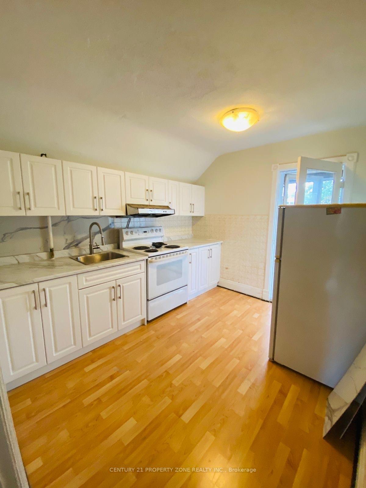 Photo de la propriété: 25 Peter Street First Floor ON N2G 3J5