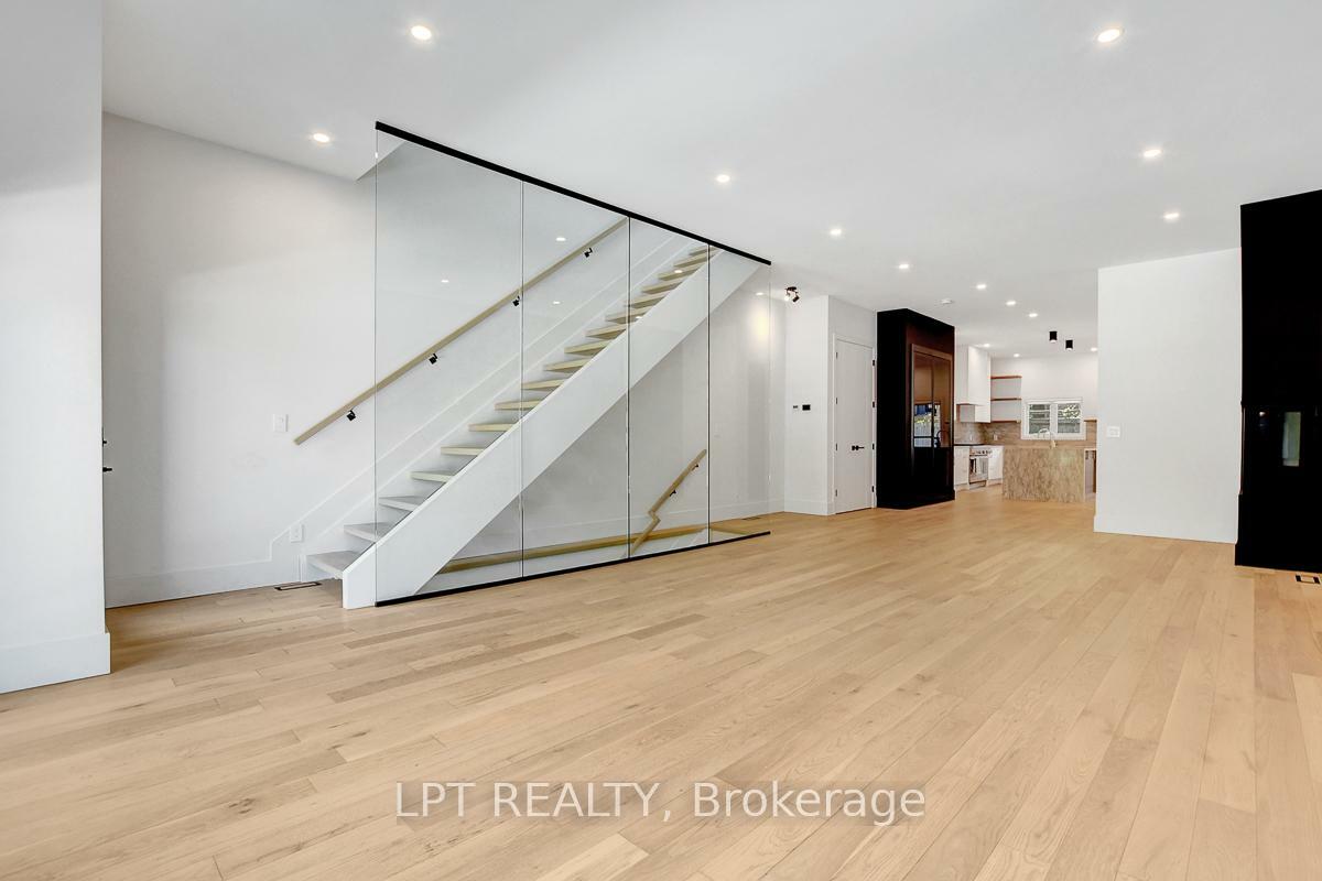 Property Photo:  111 Greenfield Avenue  ON K1S 0X8 