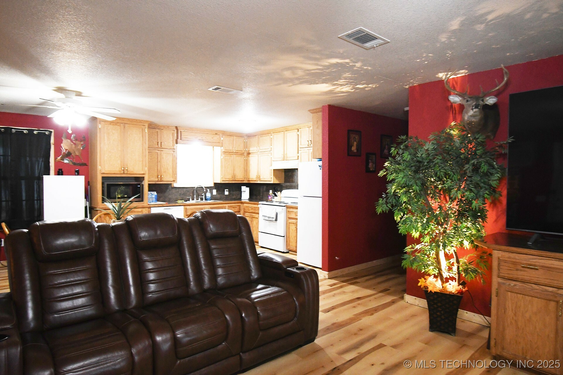 Property Photo: 474679 E 1050 Road OK 74948