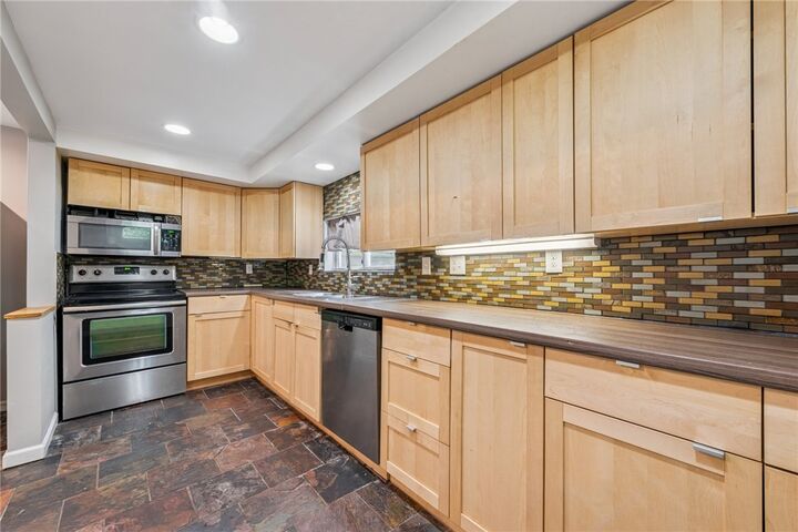 Property Photo: 32 Norton St PA 15211