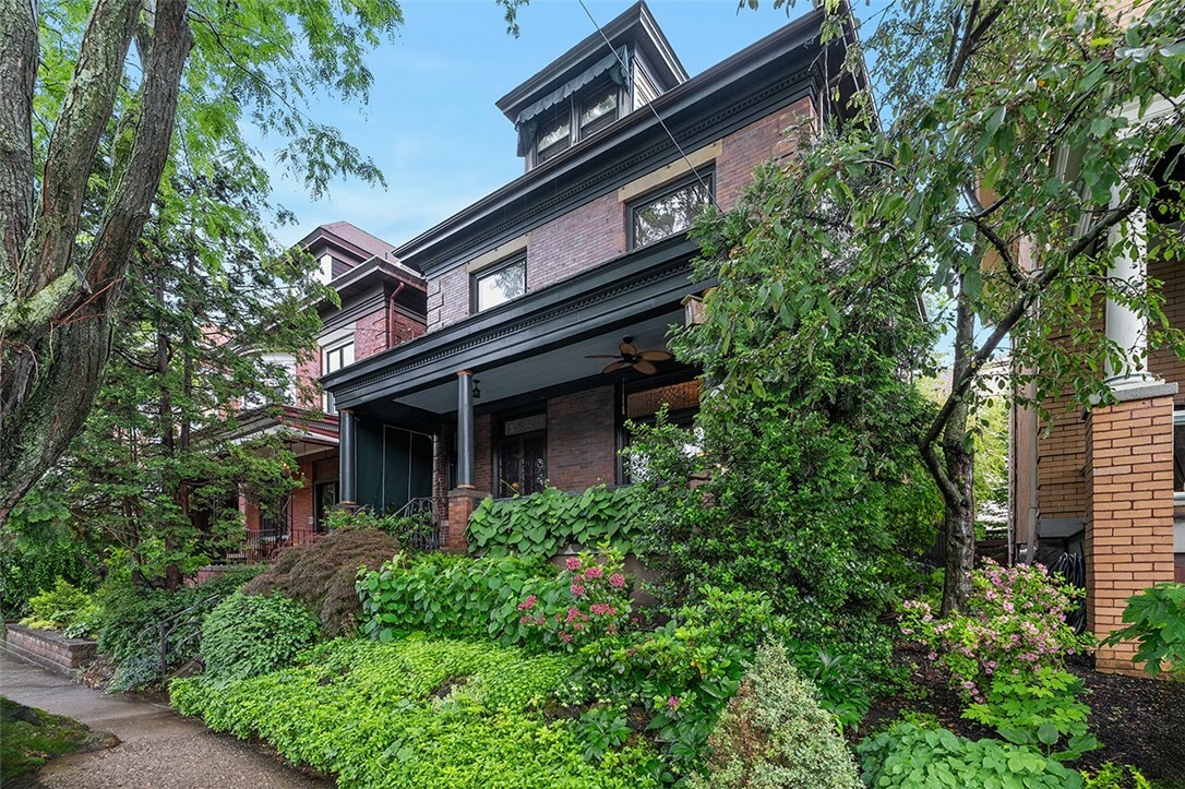 Property Photo: 5920 Elwood St PA 15232
