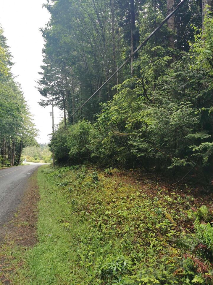 Property Photo: 706 Fernhill Road BC V0N 2J1
