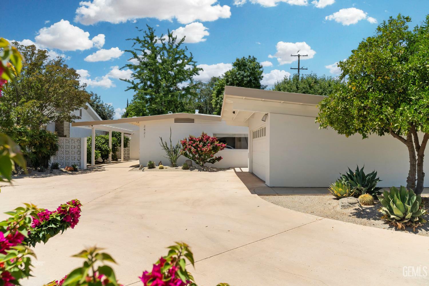 2421 C Street  Bakersfield CA 93301 photo