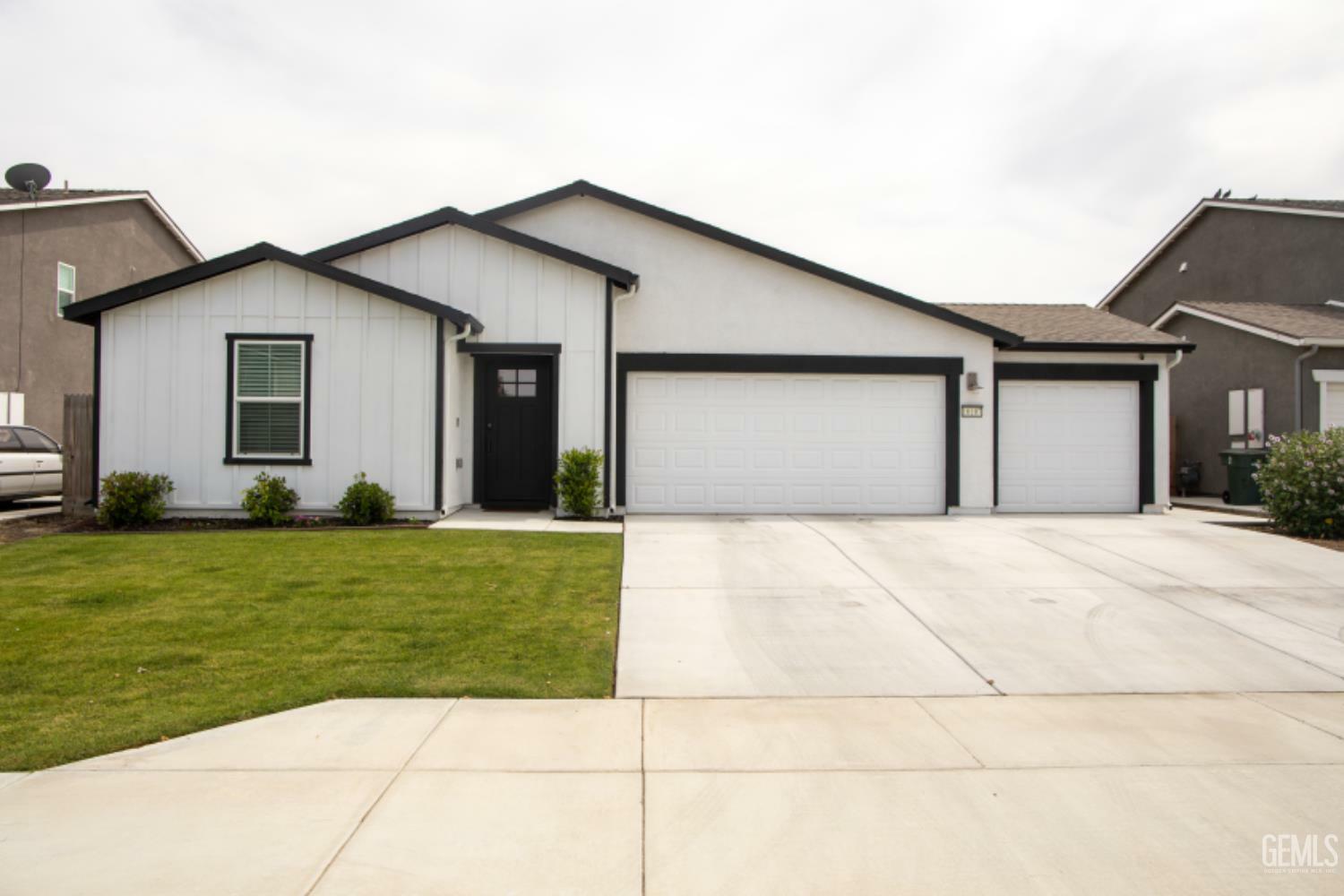 Property Photo: 10107 Estacada Avenue CA 93311