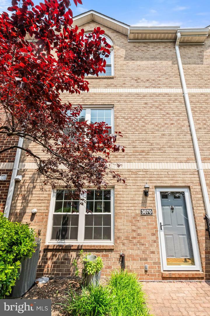 Property Photo: 3070 S Glebe Road S 3070 VA 22206
