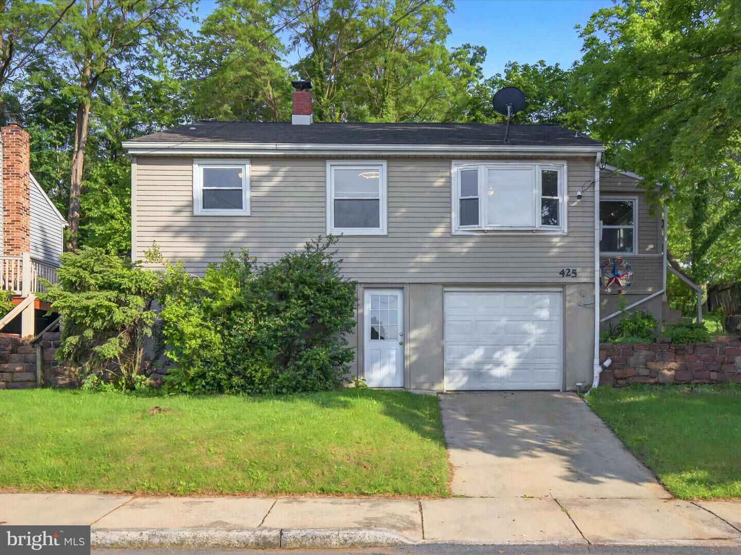 Property Photo:  425 Howard Avenue  PA 17522 