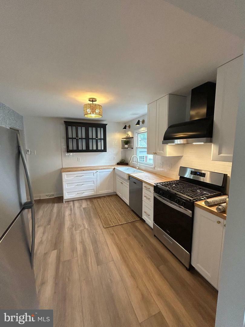 Property Photo: 351 Fayann Court NJ 08078