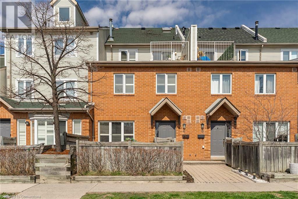 Property Photo: 1241 Parkwest Place 4 ON L5E 3J3