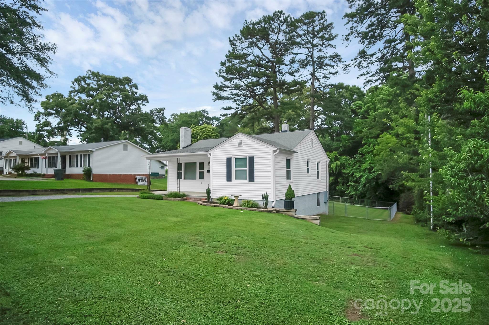 Property Photo: 2108 Twin Avenue NC 28052