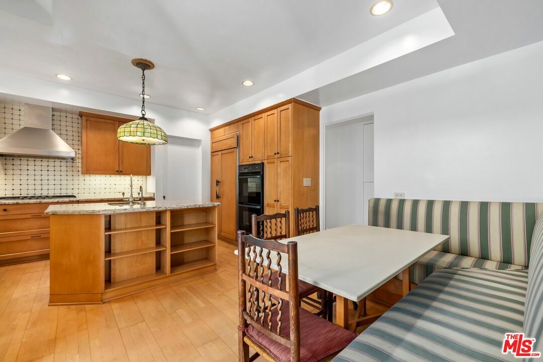 Property Photo: 455 N Oakhurst Dr CA 90210