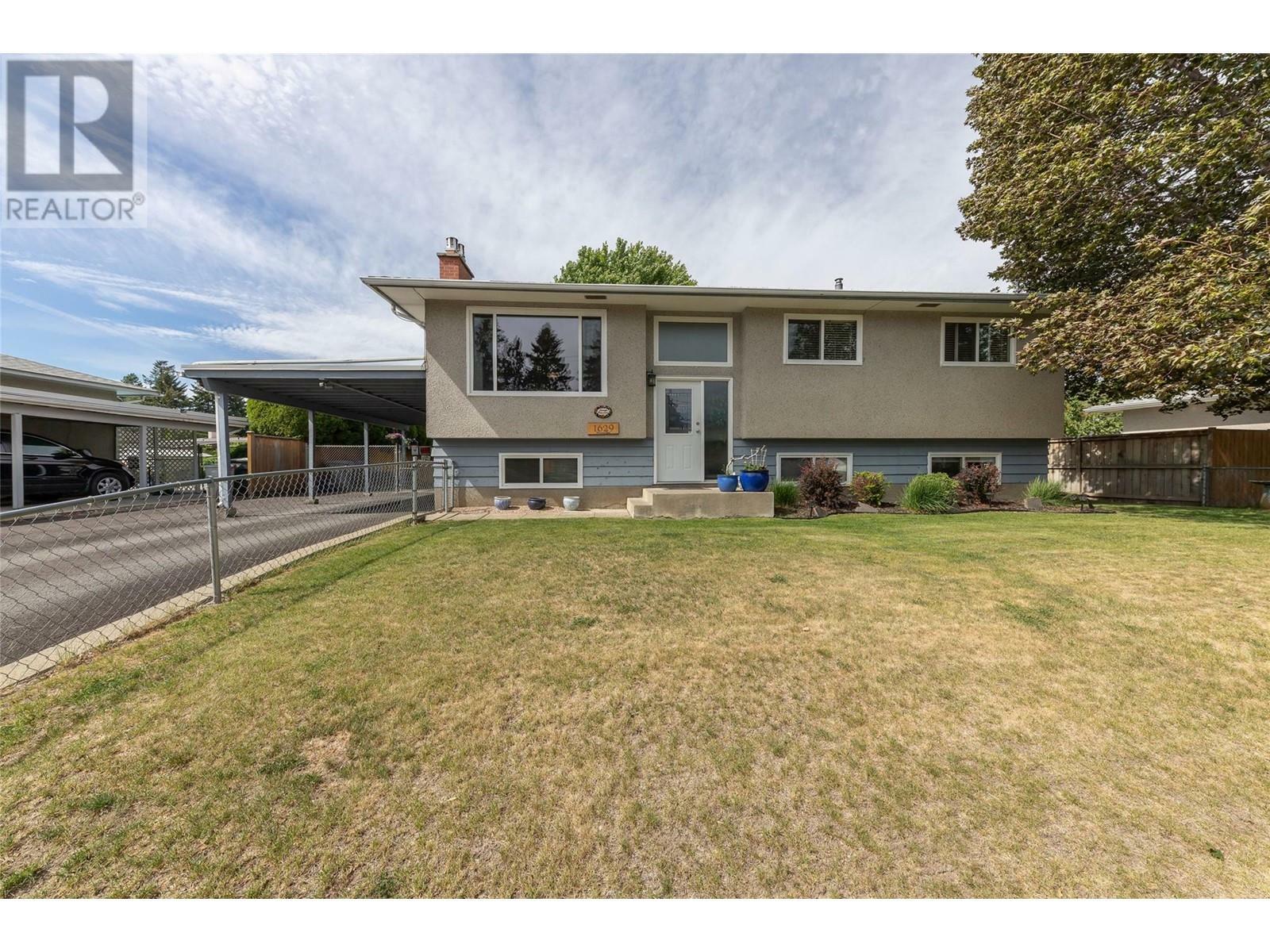 Property Photo: 1629 Westmount Drive BC V2B 6A1