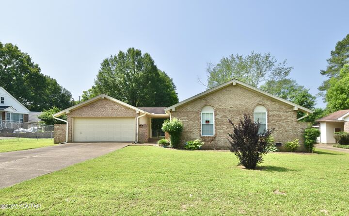 16 Trailwood Drive  Jackson TN 38301 photo