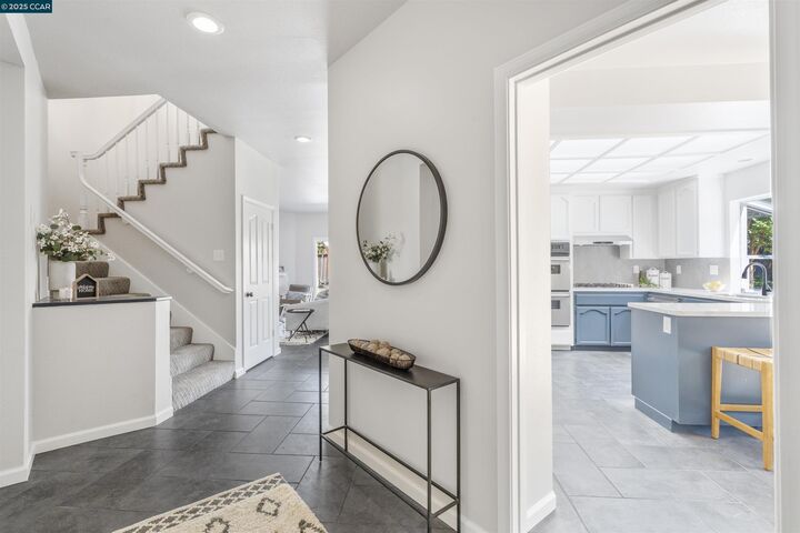 Property Photo: 5 Stuart Place CA 94526