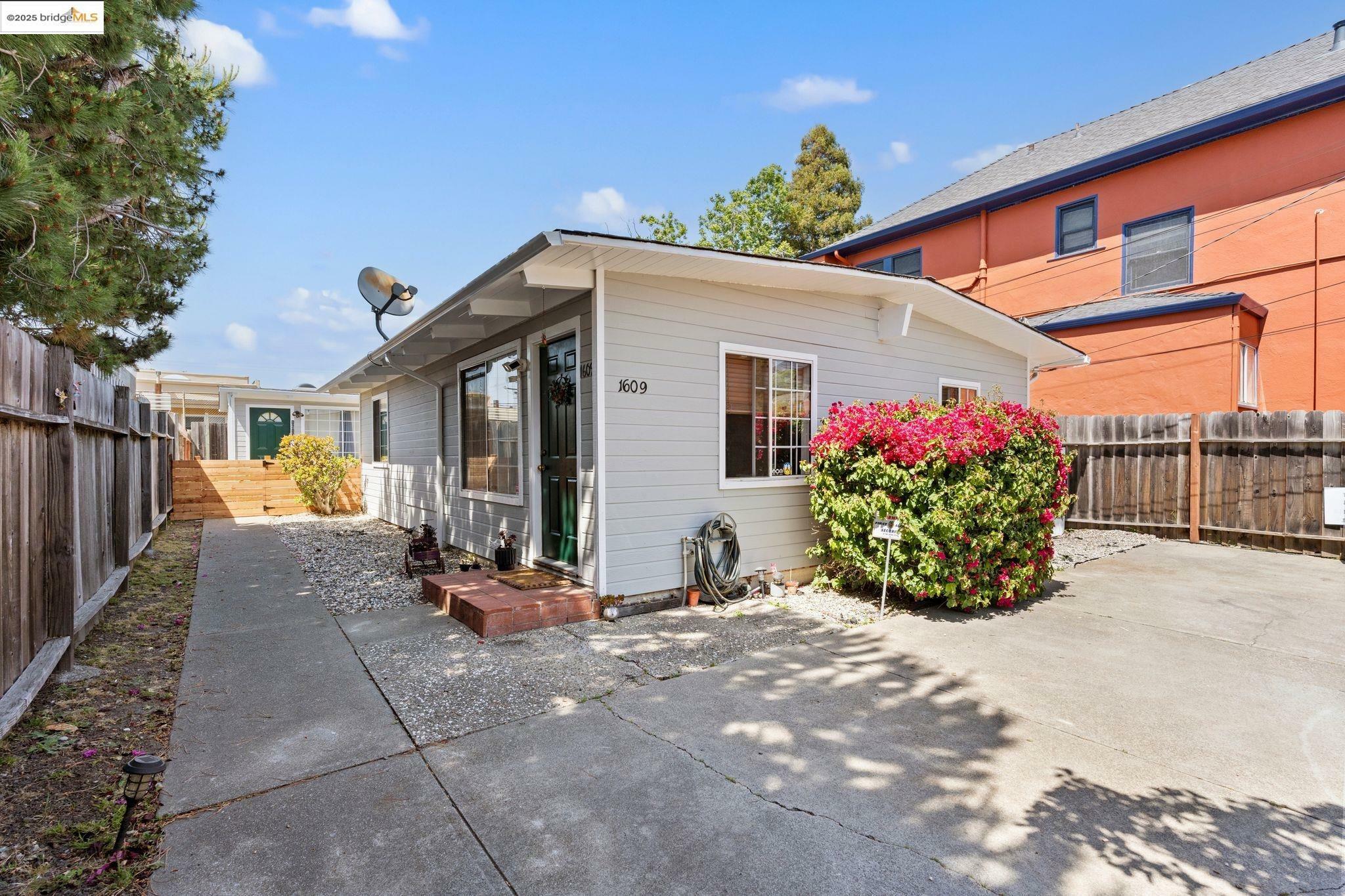 Property Photo: 1611 Julia St CA 94703