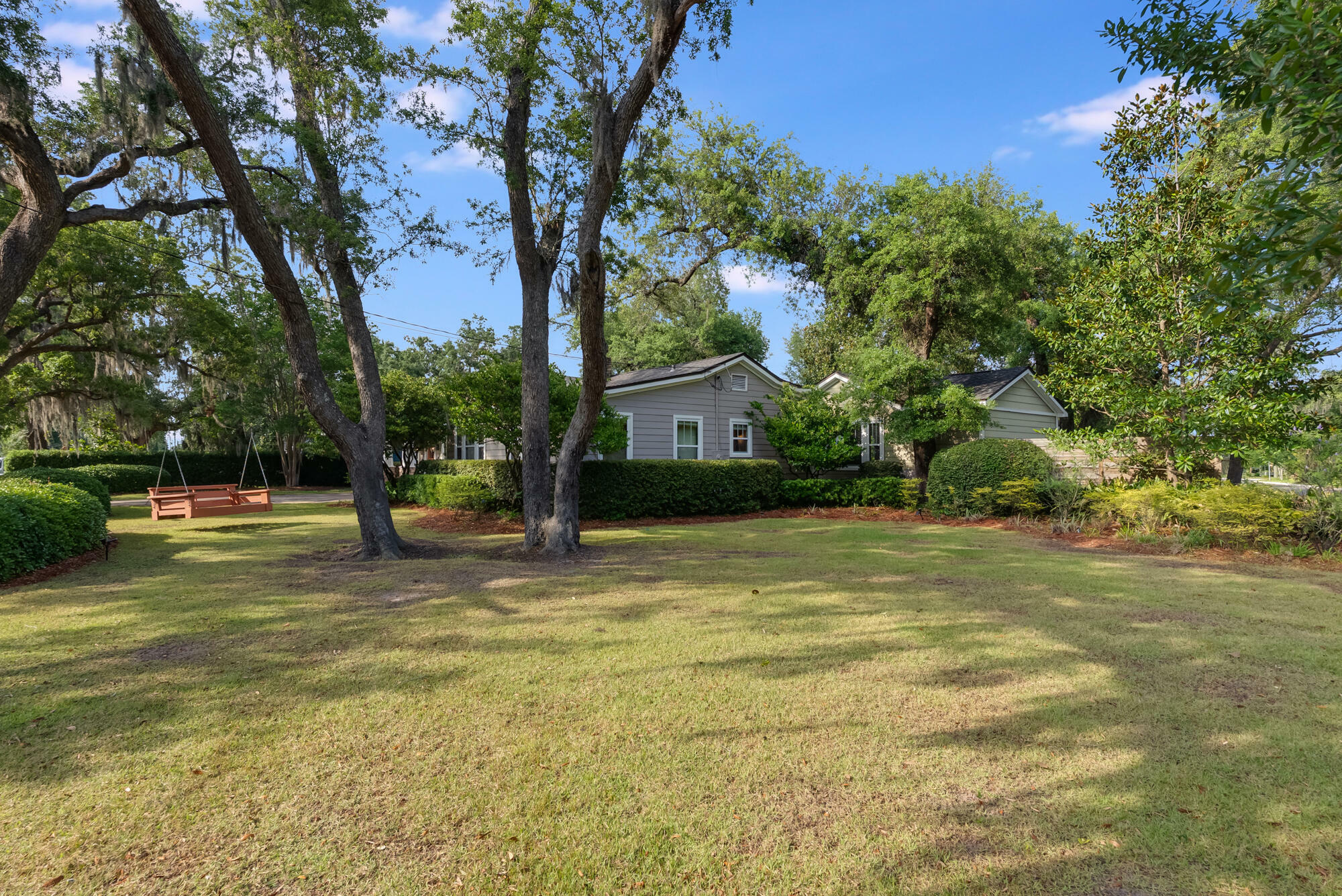 Property Photo: 342 S Macarthur Avenue FL 32401