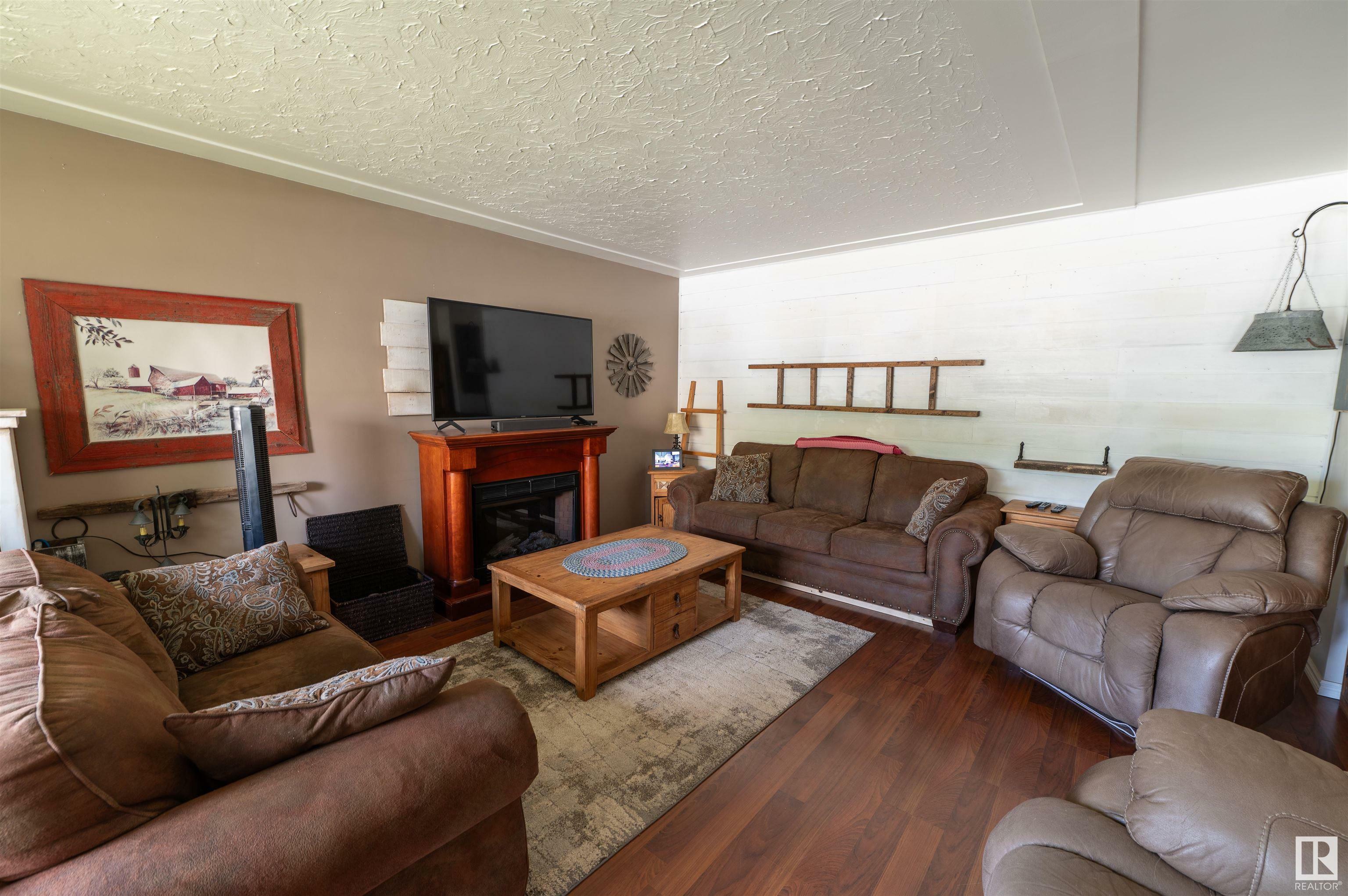 Property Photo: 108 Jespersen Avenue AB T7X 2H7