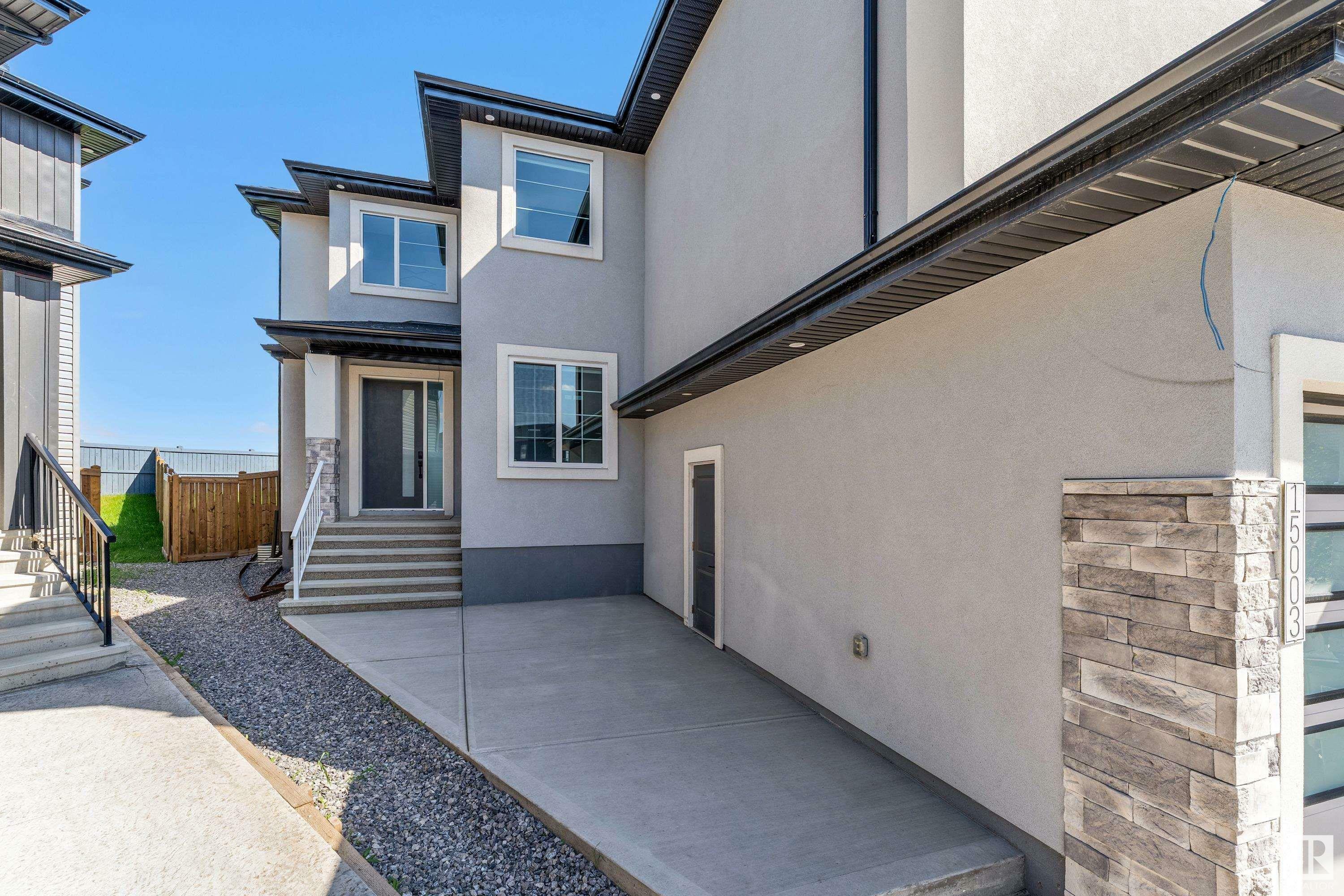 Photo de la propriété: 15003 10 Street NW AB T5Y 4C8
