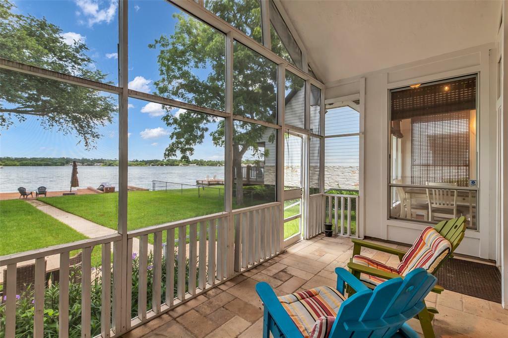 Property Photo: 923 Paradise Lane TX 77356