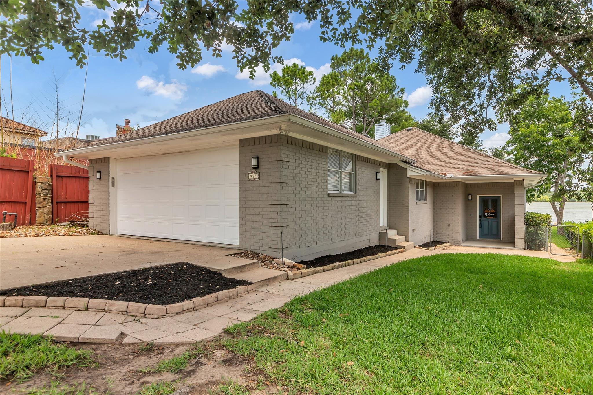 Property Photo:  923 Paradise Lane  TX 77356 
