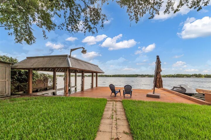 Property Photo: 923 Paradise Lane TX 77356