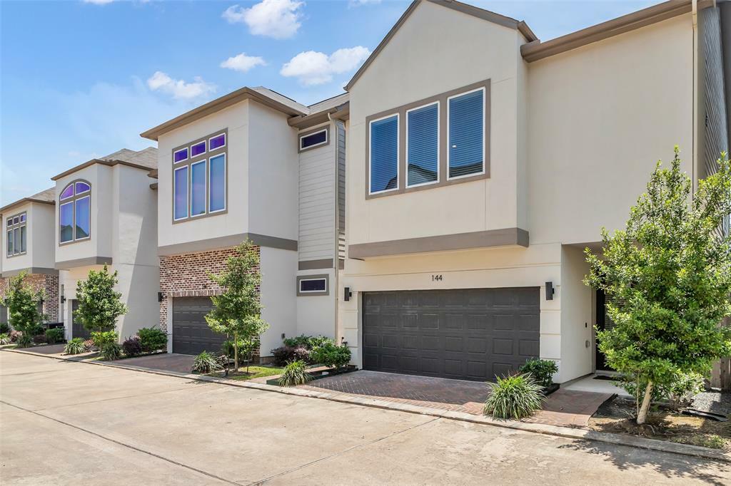 Property Photo: 144 Knightsbridge Park Lane TX 77018