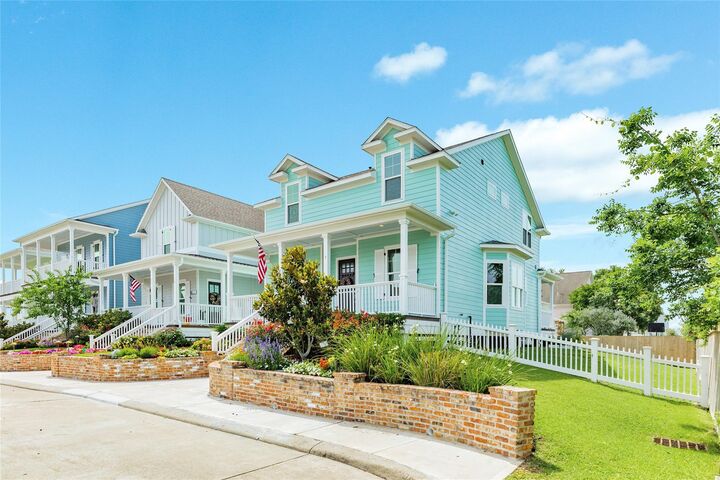 Property Photo:  9 Caravelle Court  TX 77554 