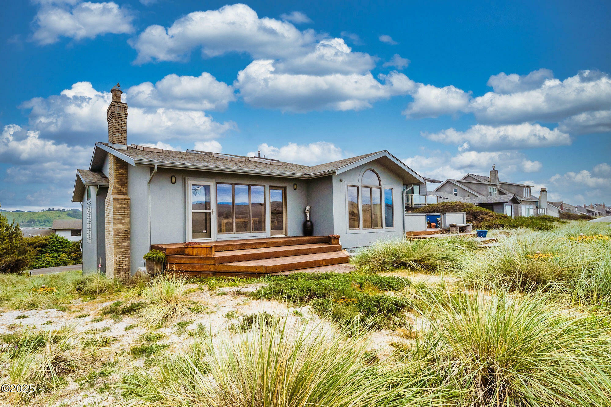 Property Photo: 329 Salishan Dr OR 97388