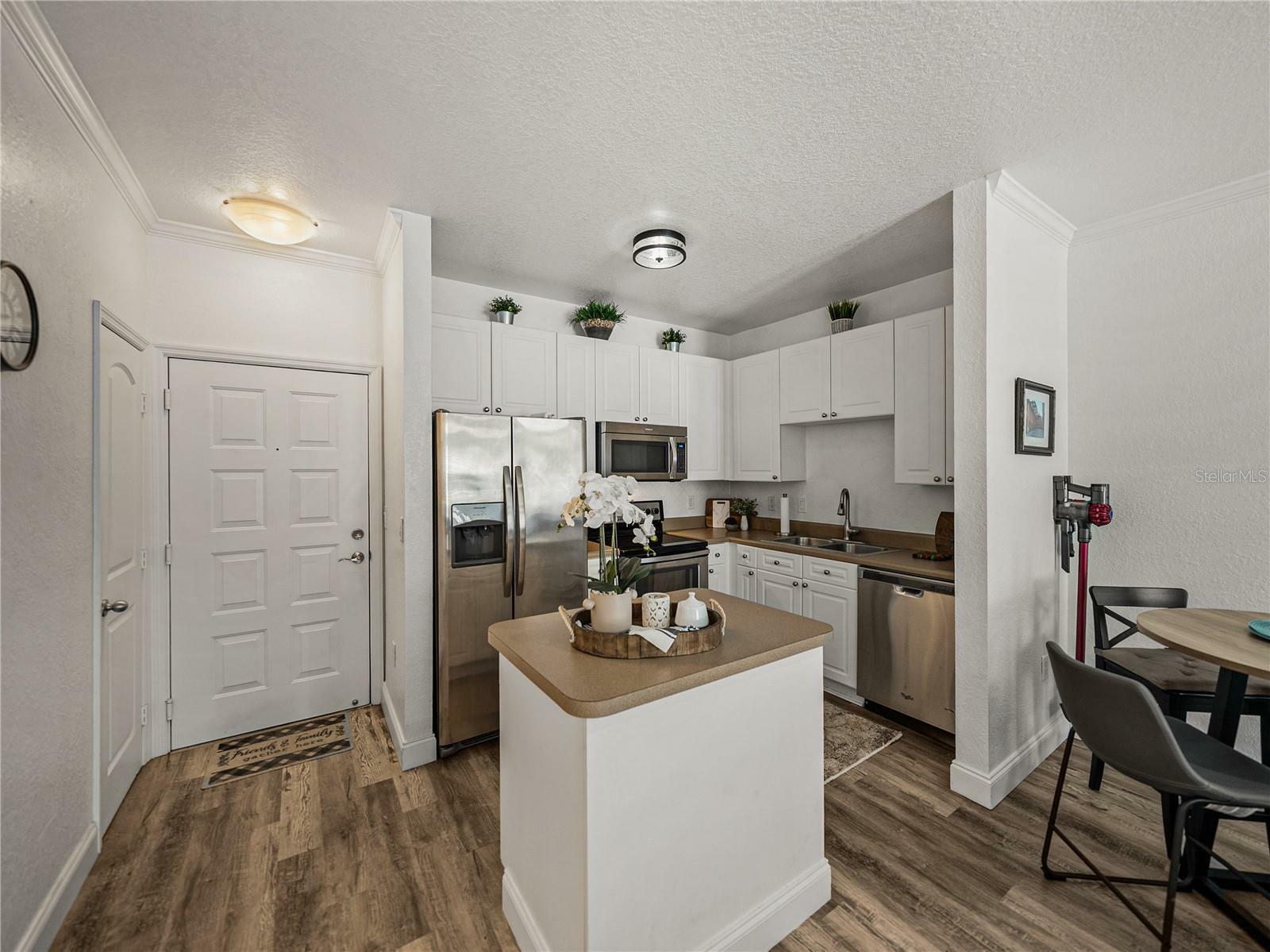 Property Photo: 4221 W Spruce Street 2302 FL 33607