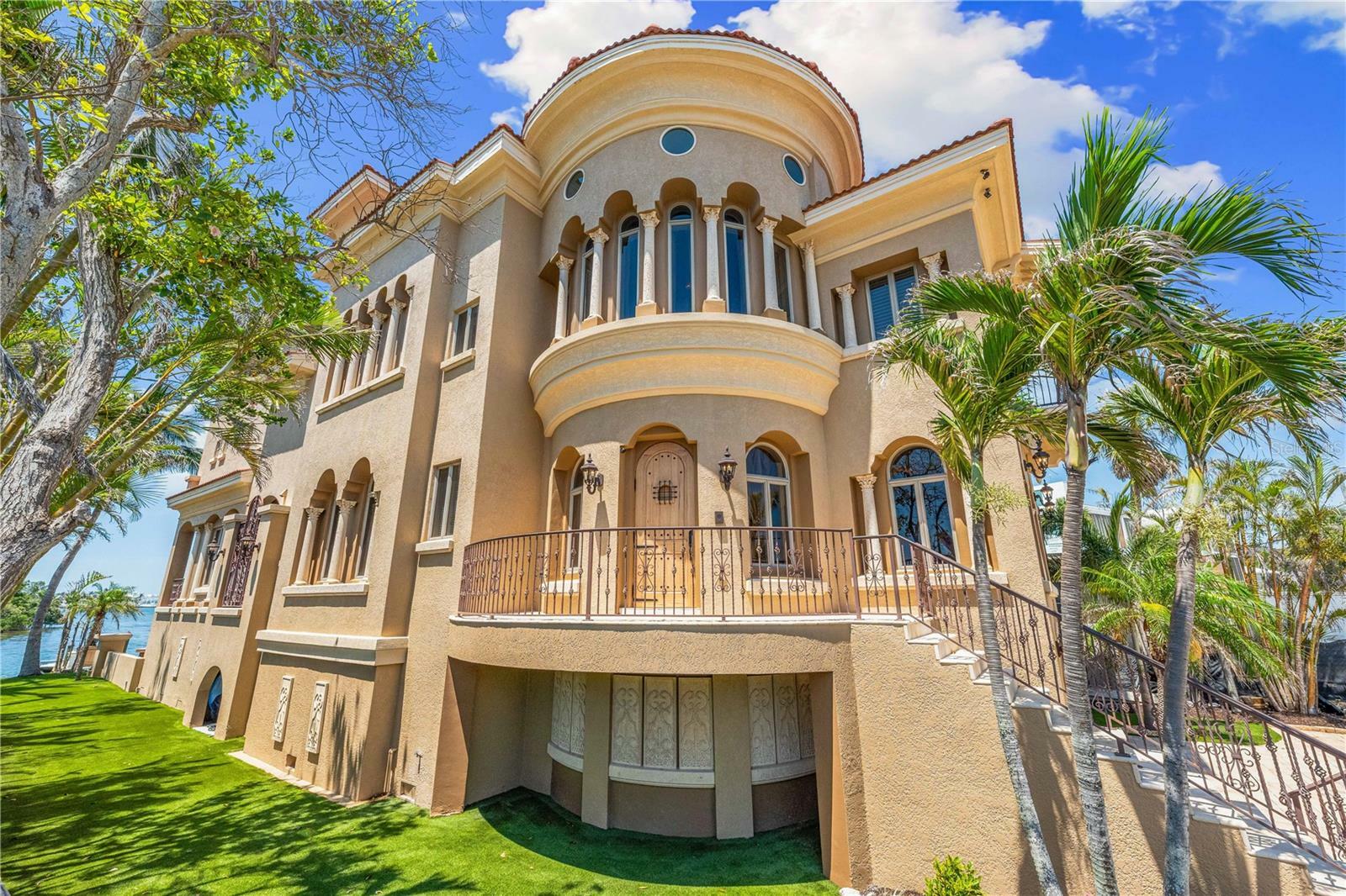 Property Photo: 290 N Washington Drive FL 34236