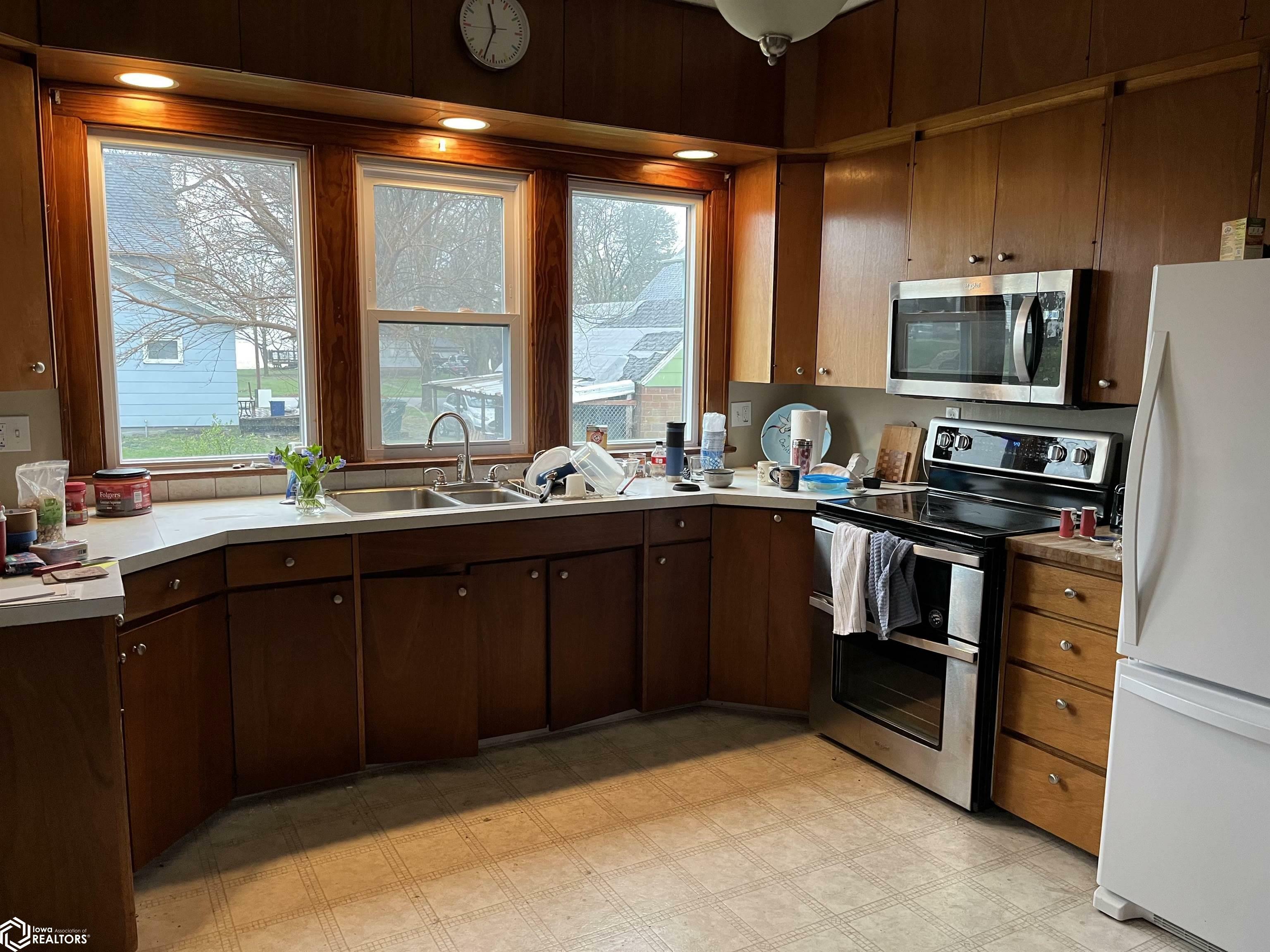 Property Photo: 318 S Illinois IA 50122
