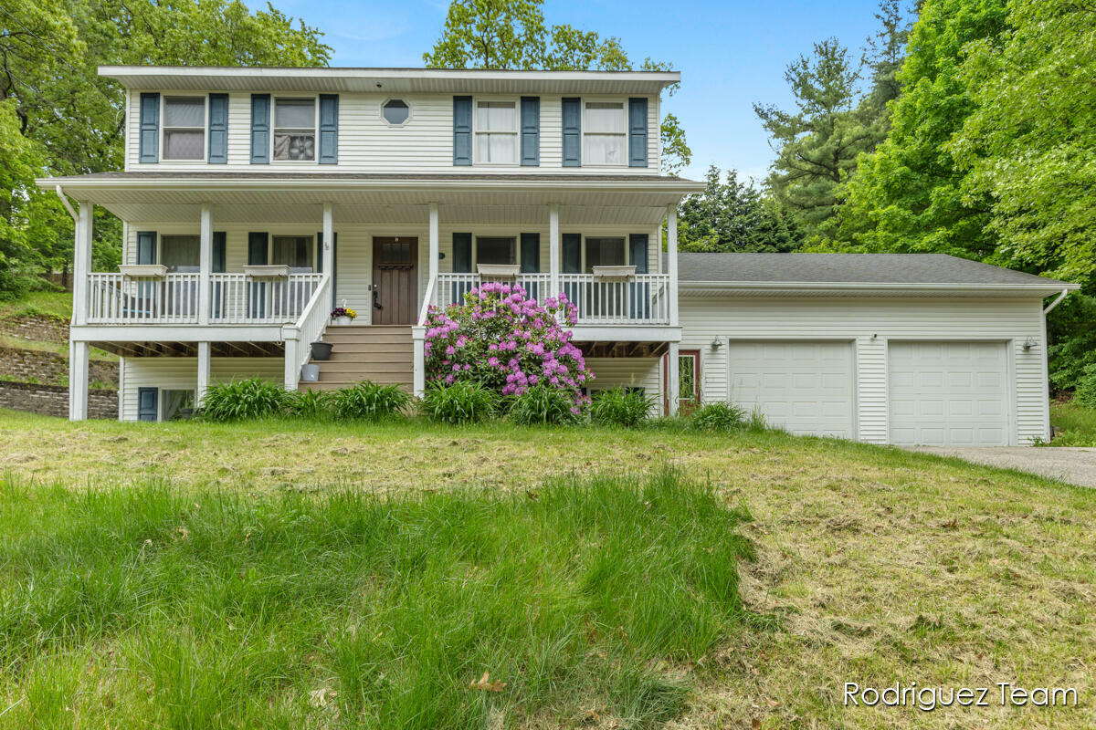 Property Photo: 4160 Knapp Valley Drive MI 49525-9437