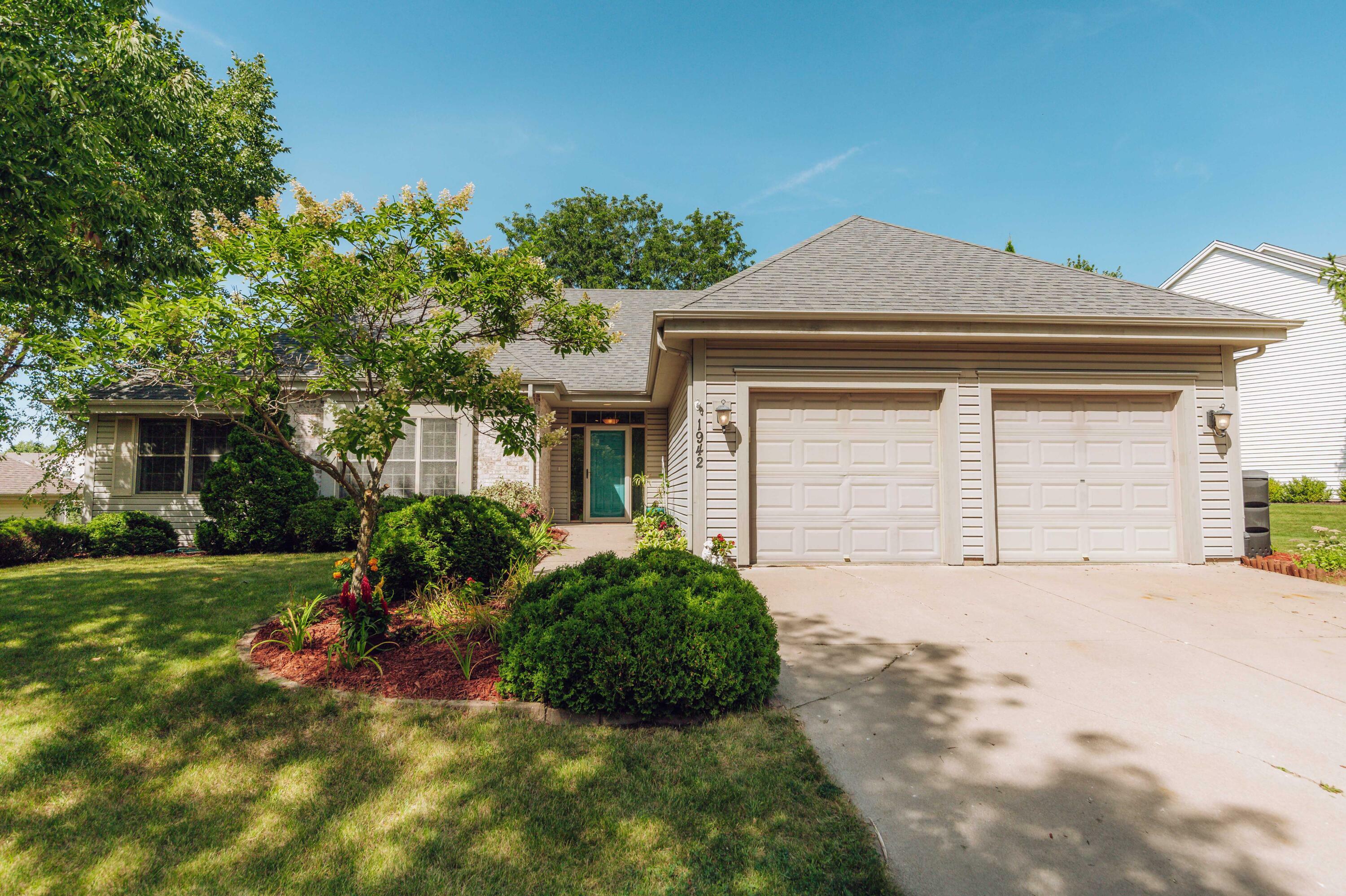 1942 Foxcroft Ln  Waukesha WI 53189 photo