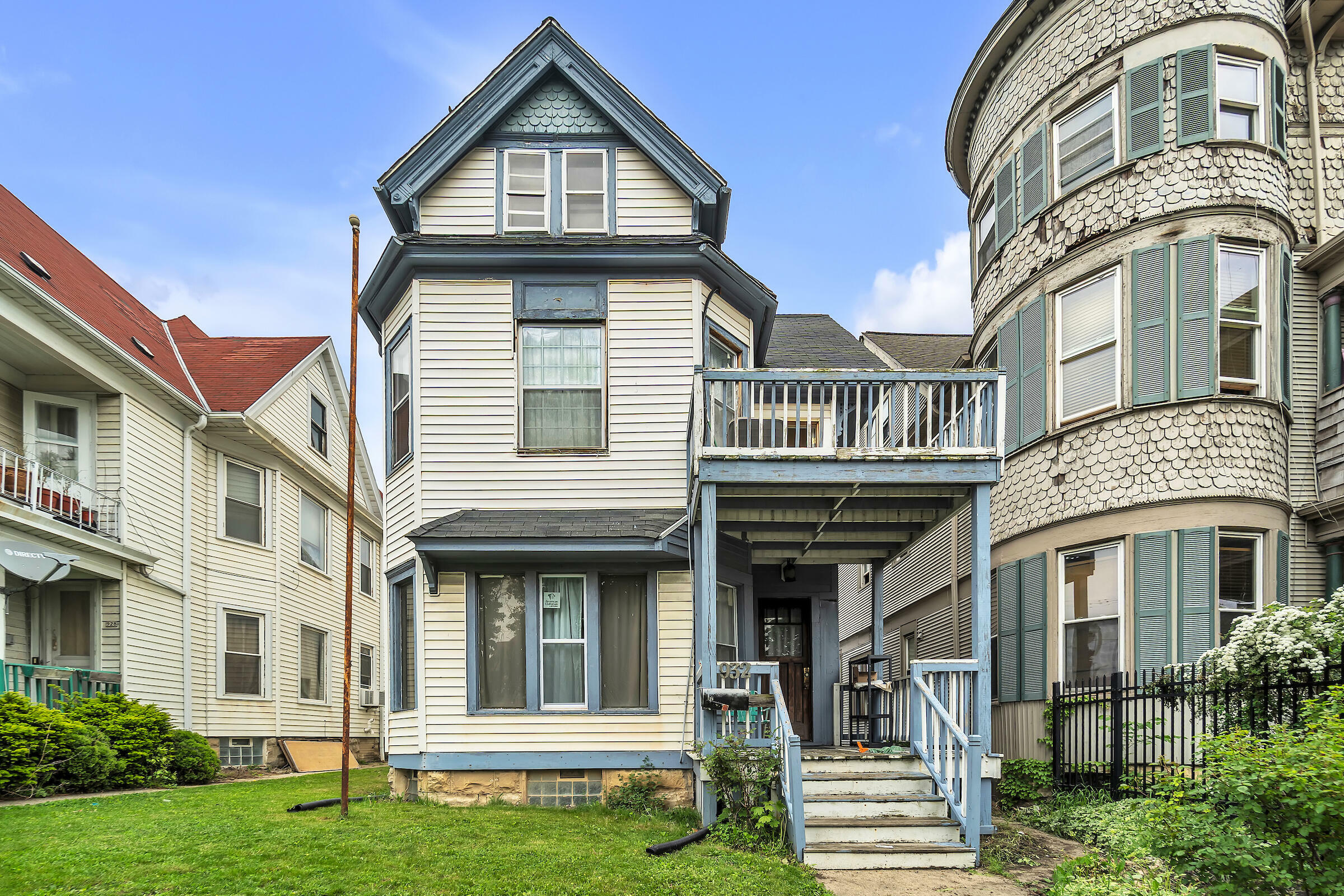 Property Photo: 932 S Layton Blvd WI 53215