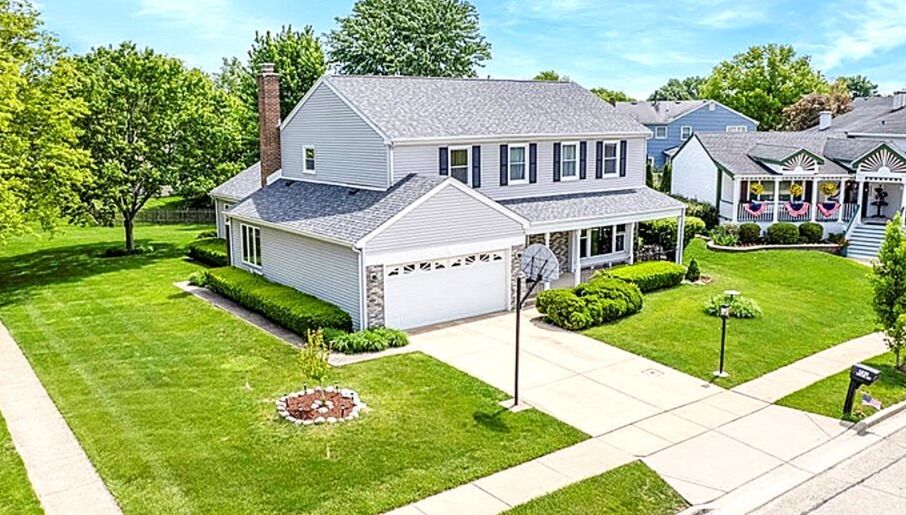 Property Photo: 731 Viola Court IL 60194