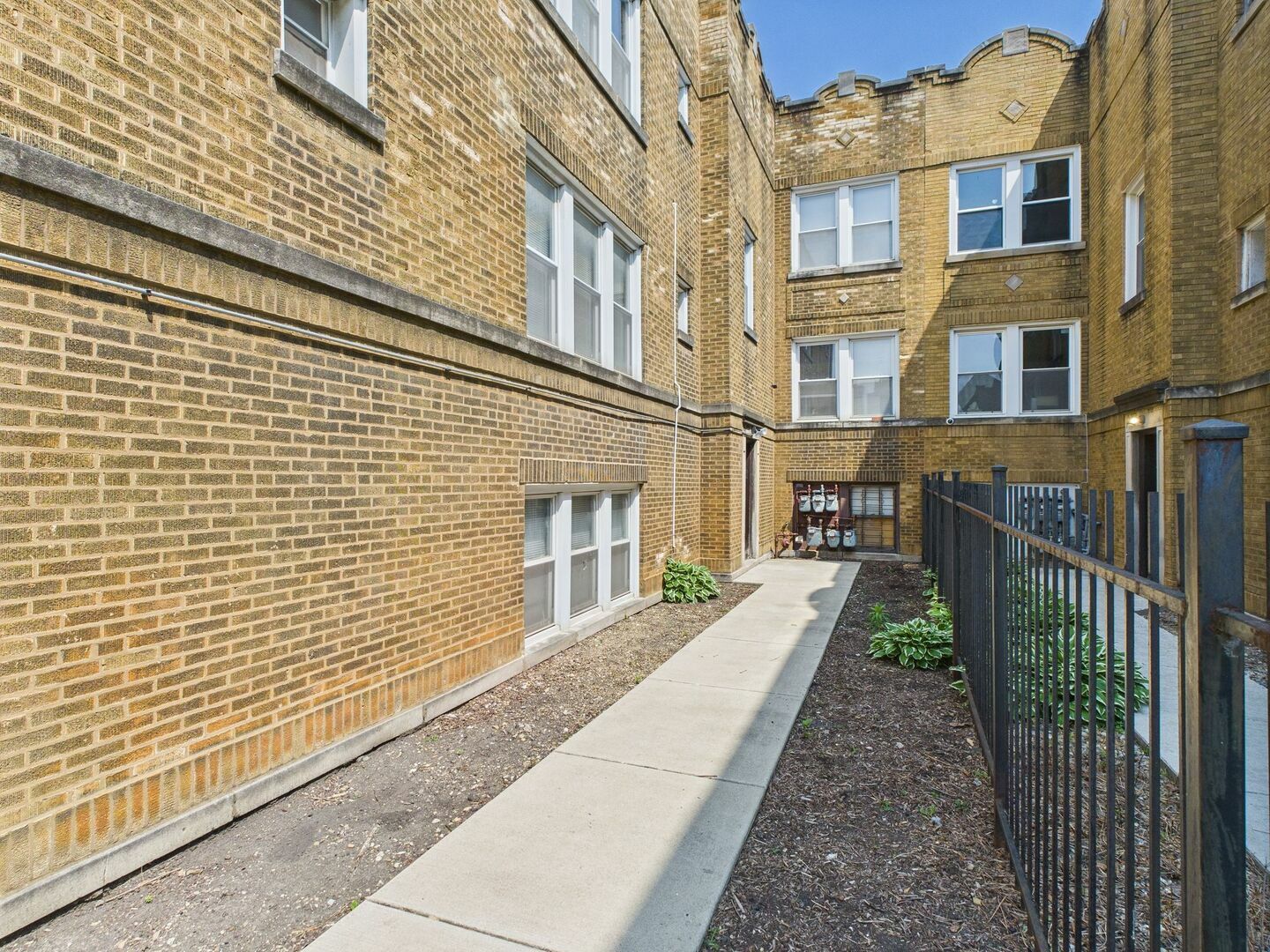 Property Photo: 4338 W Kamerling Avenue 2N IL 60651