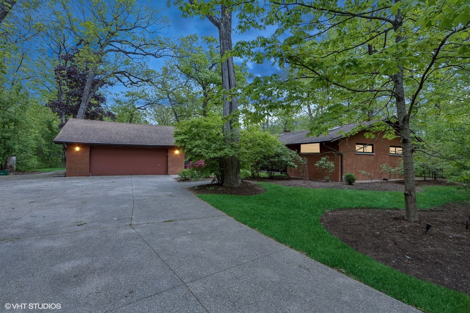 Property Photo: 1543 Shawnee Trail IL 60015