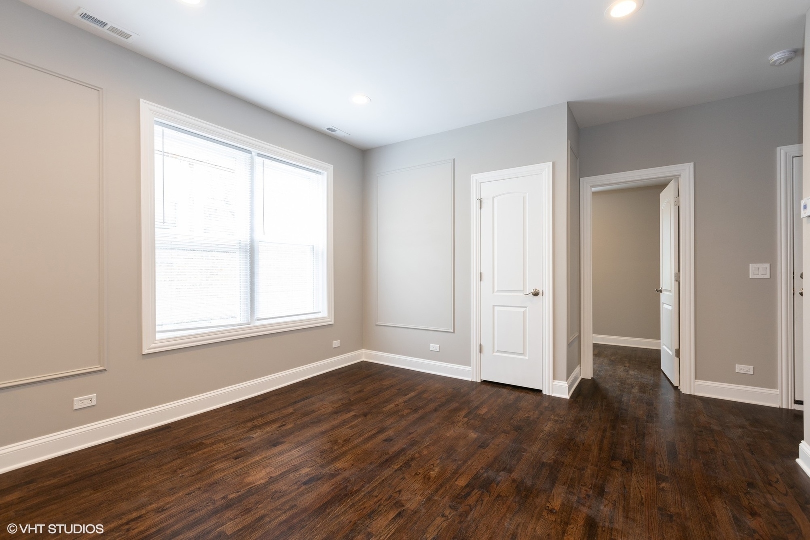 Property Photo: 4619 N Hamlin Avenue 1R IL 60625