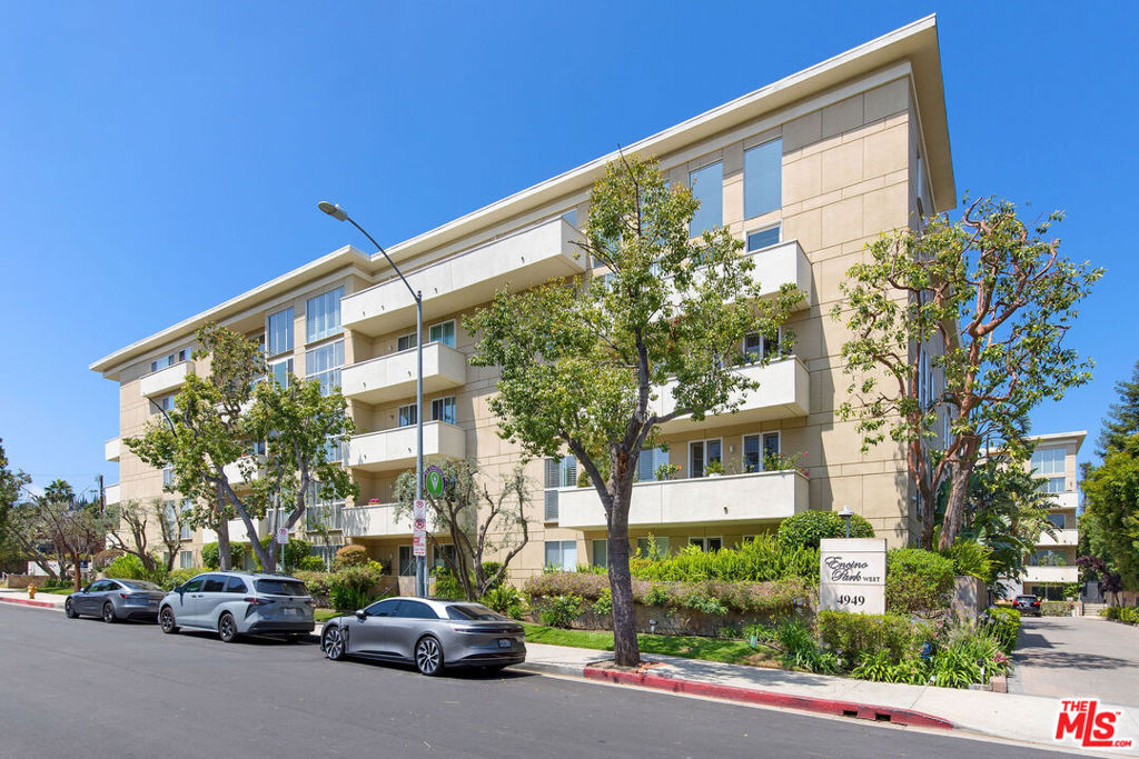 Property Photo:  4949 Genesta Avenue 212A  CA 91316 