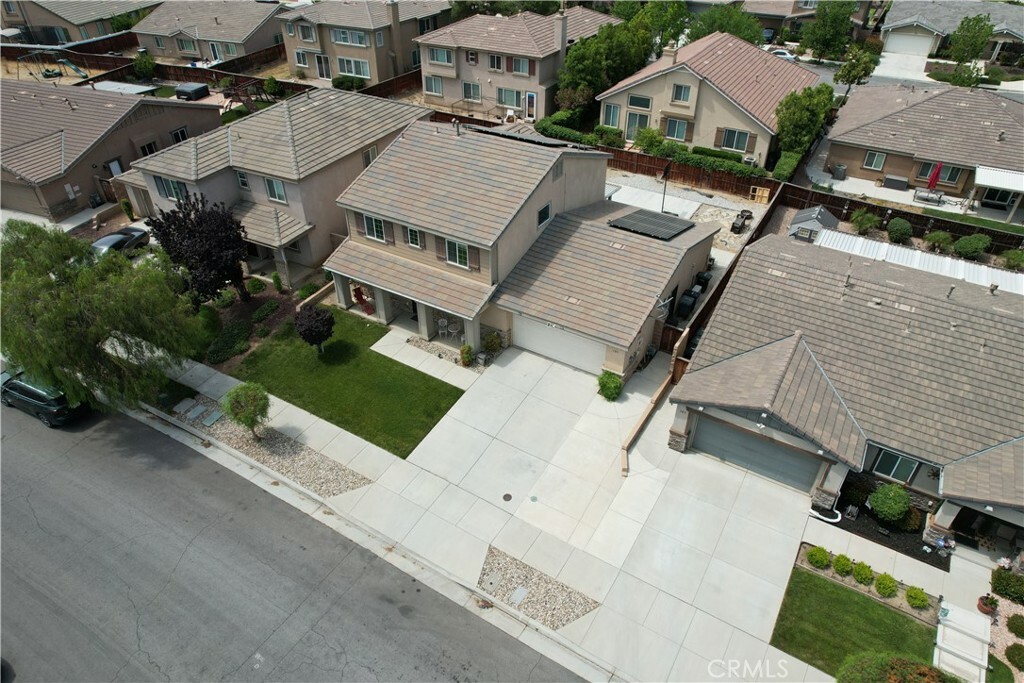 Property Photo: 401 Tivoli Court CA 92543