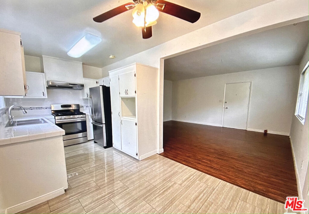 Property Photo: 1868 10th Street 6 CA 90404