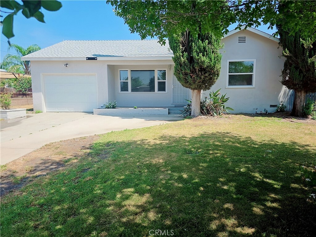 Property Photo: 17472 Paine Street CA 92336