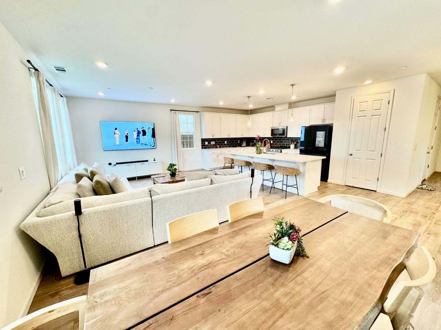 Property Photo: 588 Spalding Way CA 95330