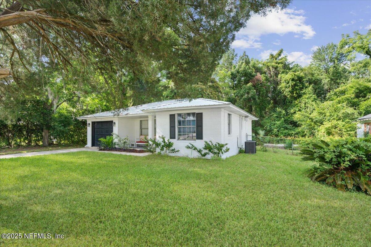 Property Photo: 318 W Lafayette Street FL 32091