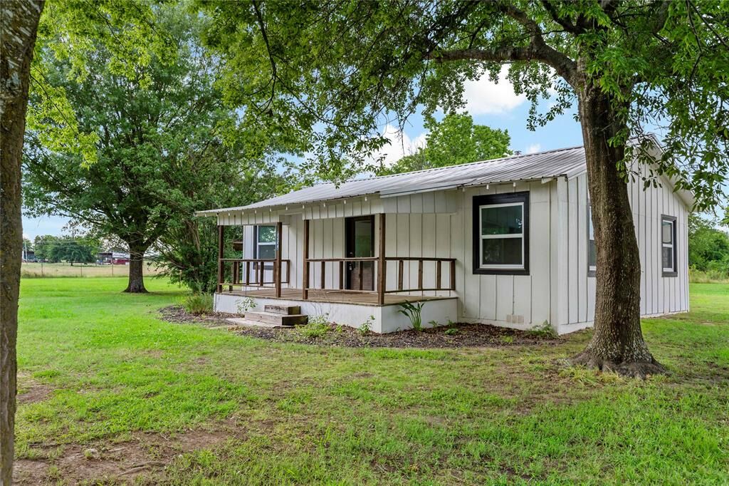 Property Photo:  1604 Cr 2225  TX 75436 