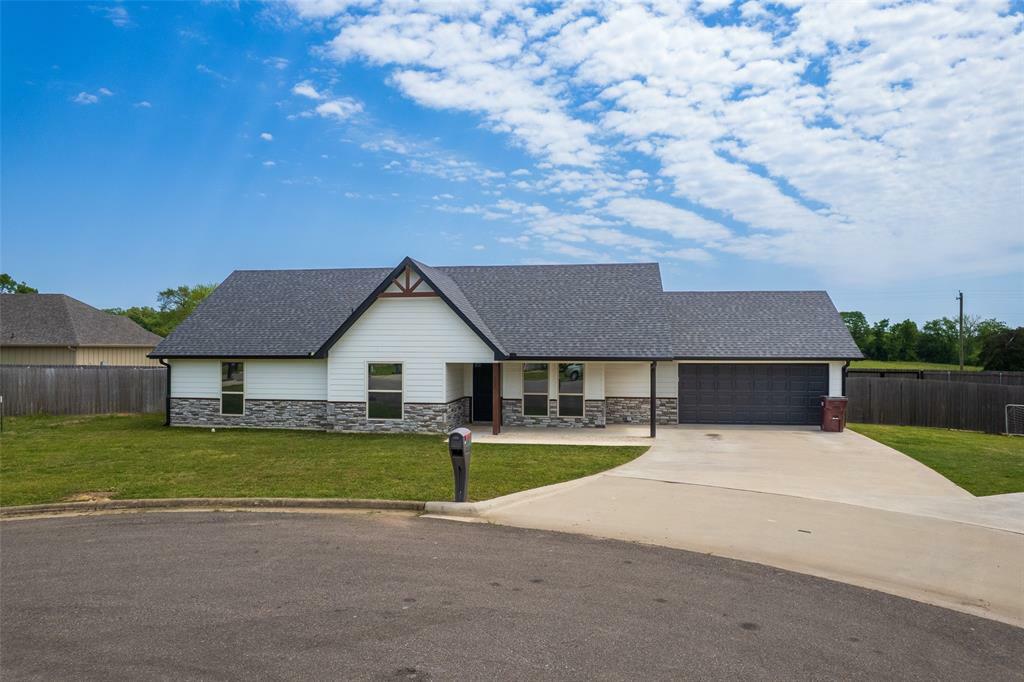 Property Photo: 107 Oliver Wendell Court TX 75457